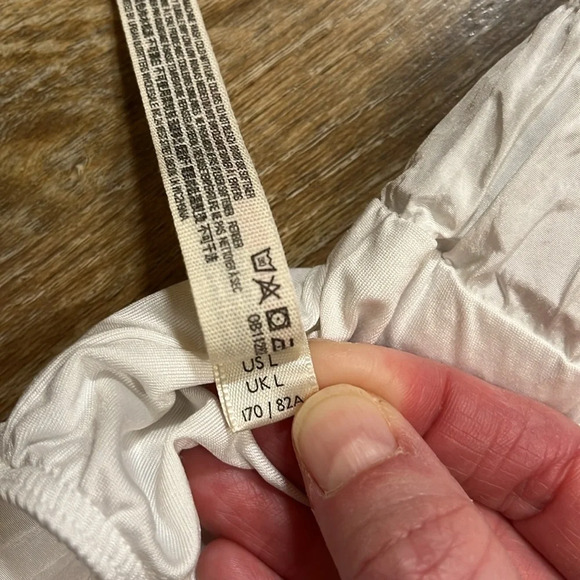 FP Movement Women's The Way Home Shorts White EUC Size Large L Free People Lined - Picture 13 of 17